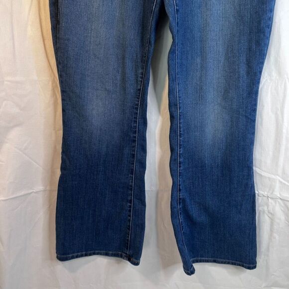 Levis Signature Gold Mid Rise Bootcut Denim Blue Jeans Casual Size 14 Short - Picture 4 of 9